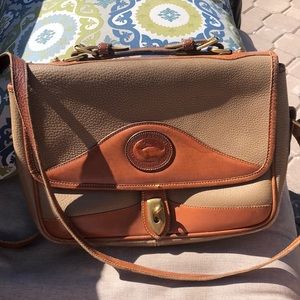 A Dooney & Bourke handbag/crossbody